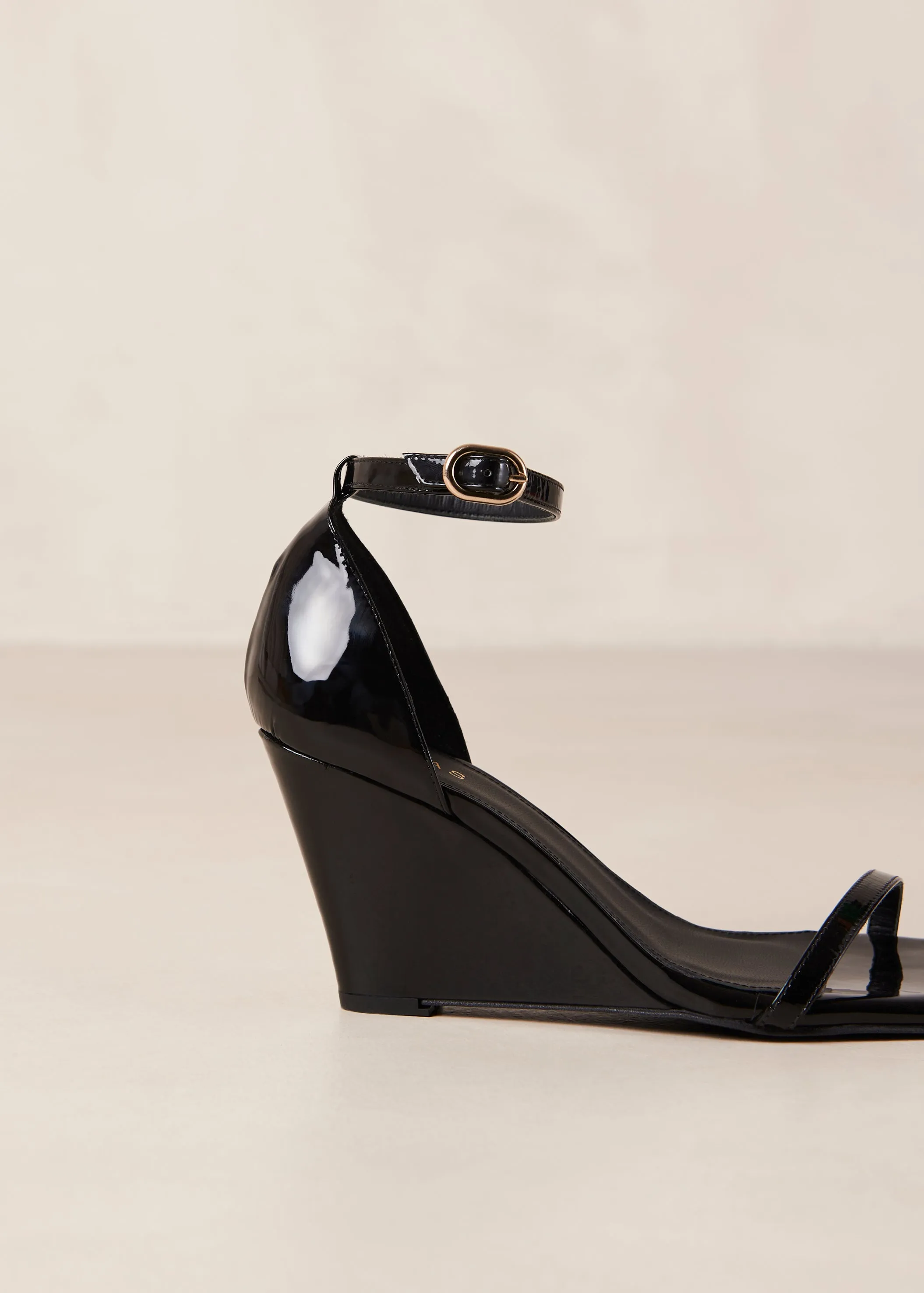 Gata Onix Black Leather Sandals